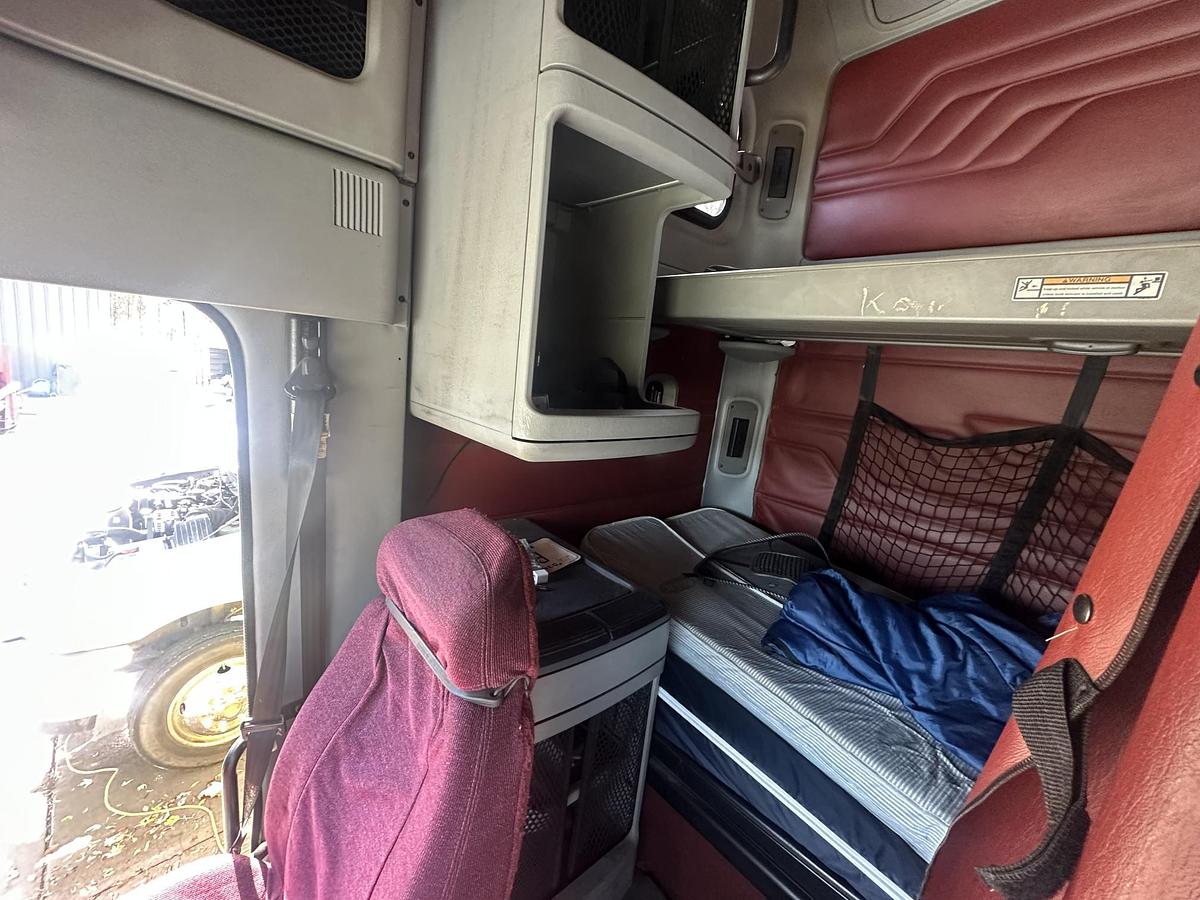 Used 2006 FREIGHTLINER Cascadia