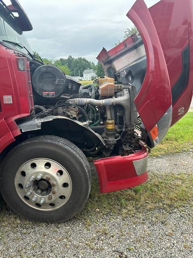 Used 2011 VOLVO VNL 64T630