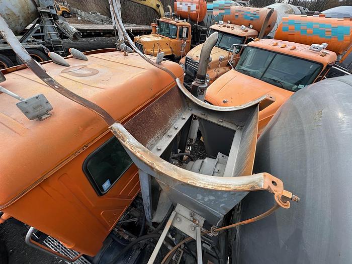 Used 2005 MACK CV713