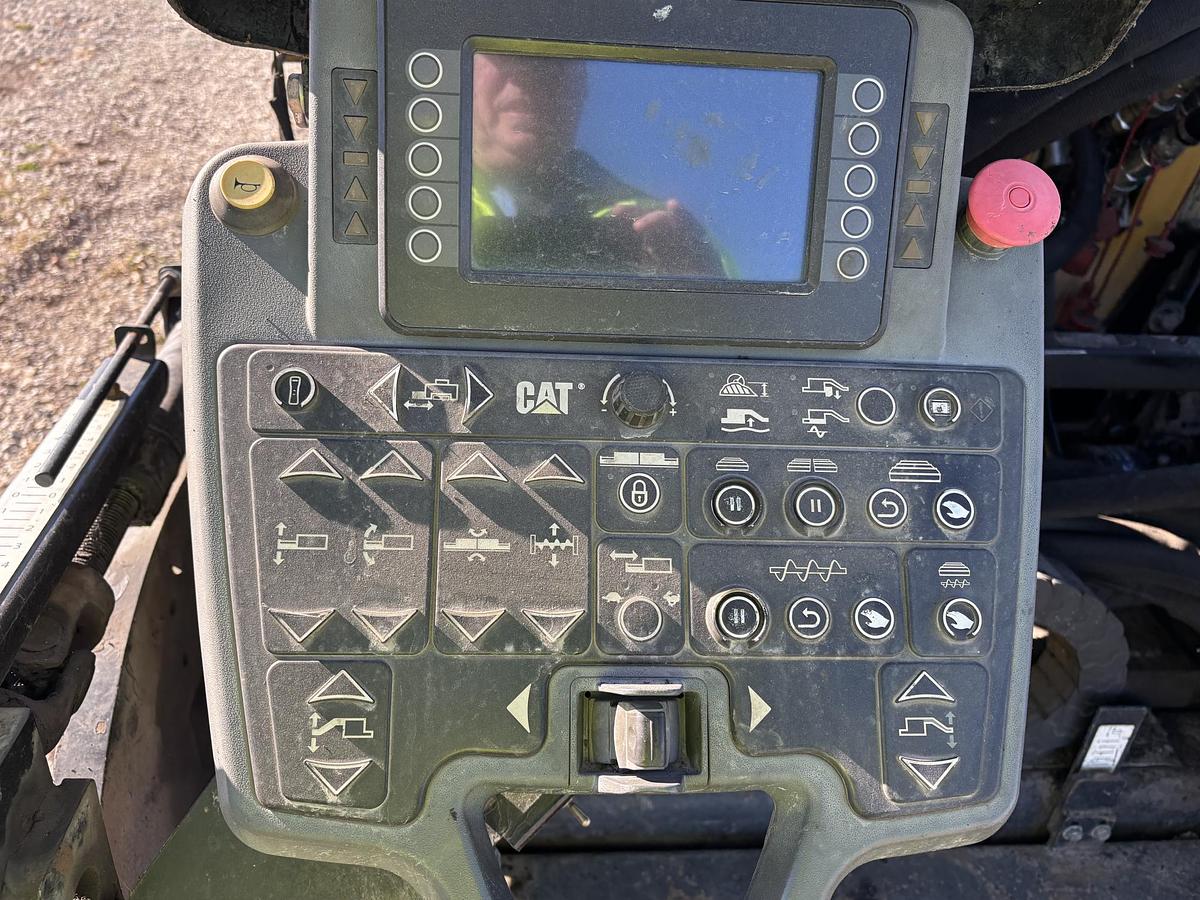 Used 2019 CATERPILLAR AP1000F