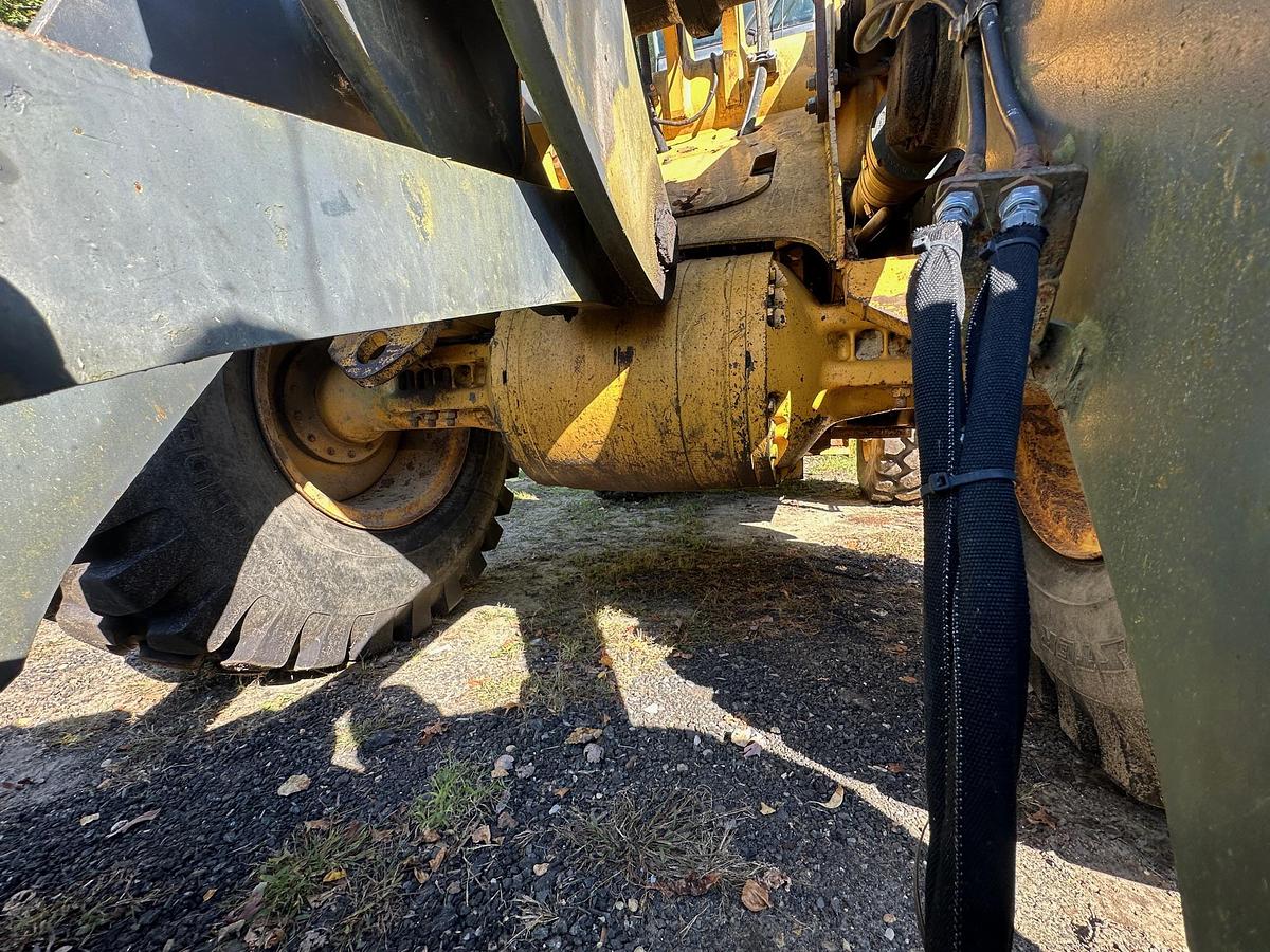 Used 2005 DEERE 624J