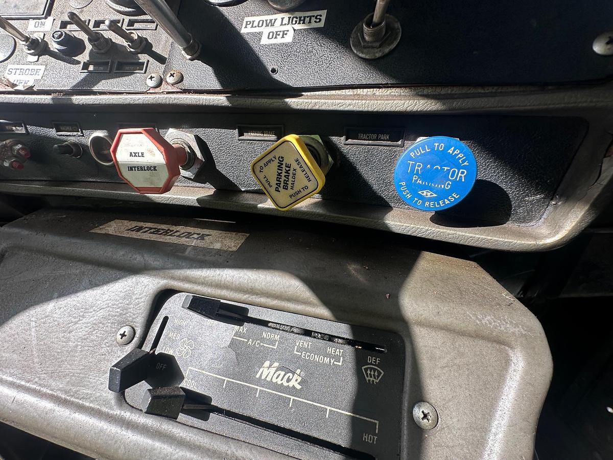 Used 1989 MACK RD600K