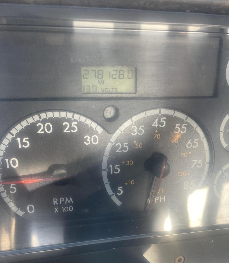 Used 2005 FREIGHTLINER FL70