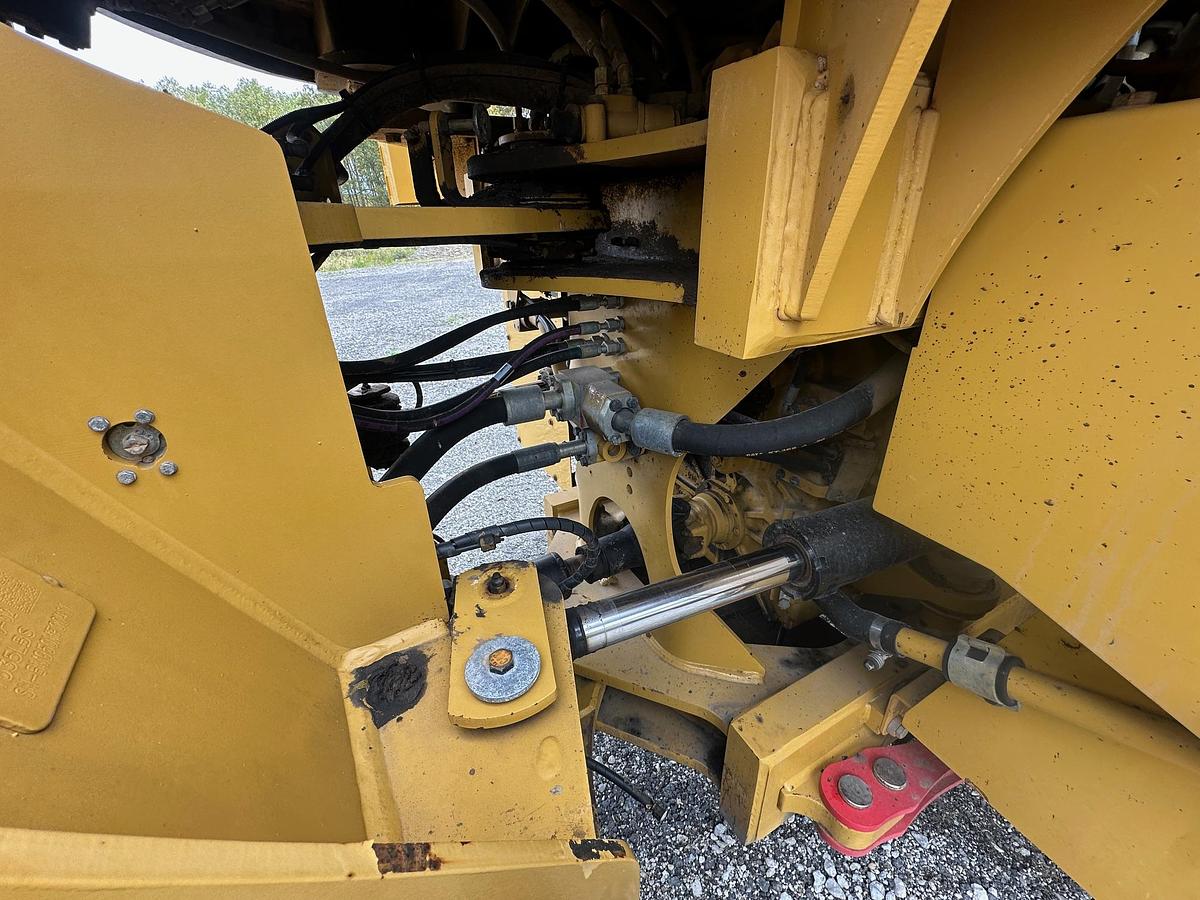 Used 2015 CATERPILLAR 962M
