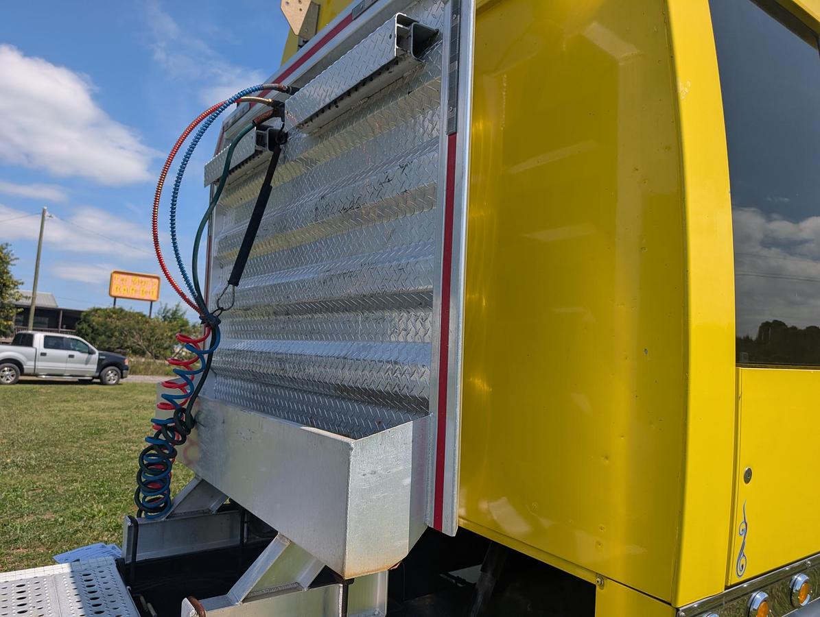 Used 2004 WESTERN STAR 4900