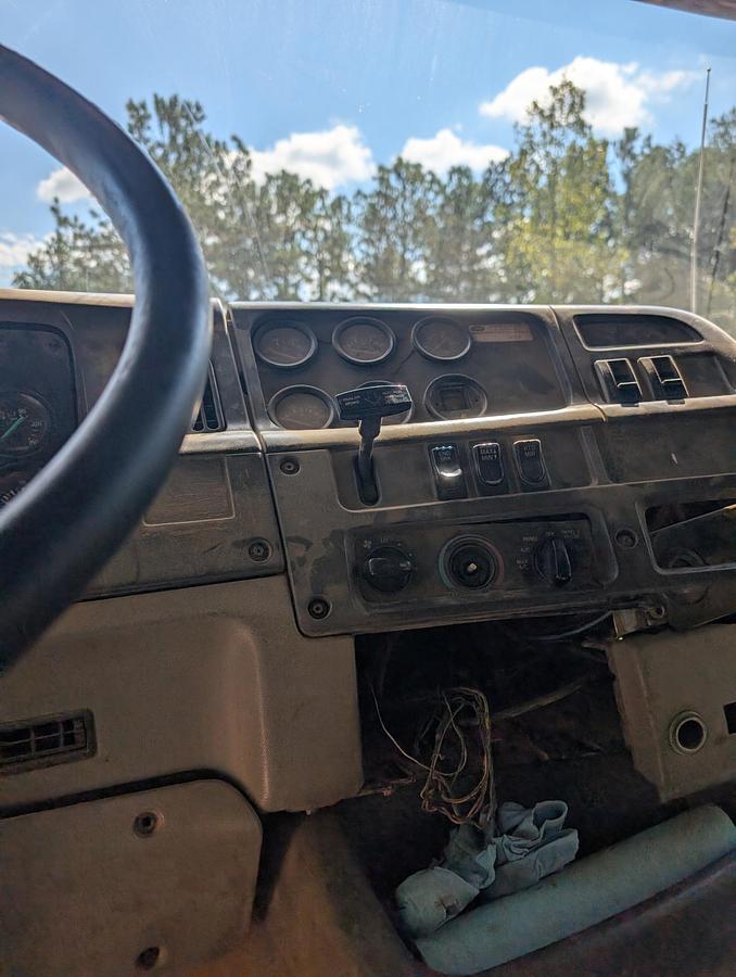 Used 2000 STERLING LT9500