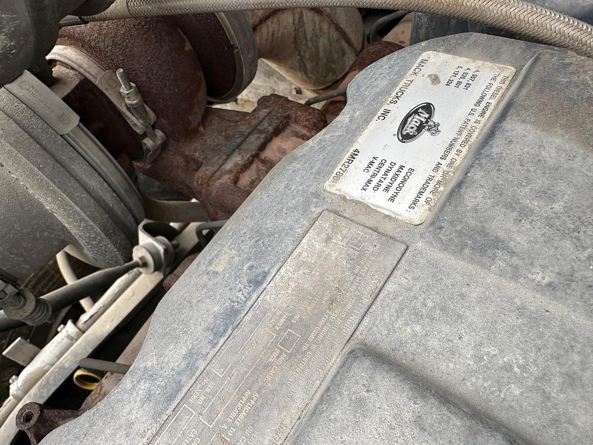 Used 2001 MACK DM690S