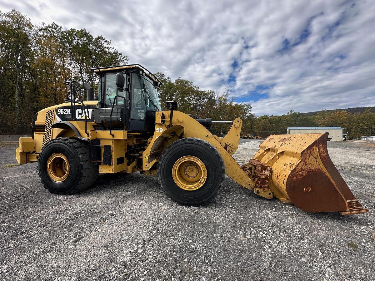 Used 2013 CATERPILLAR 962K