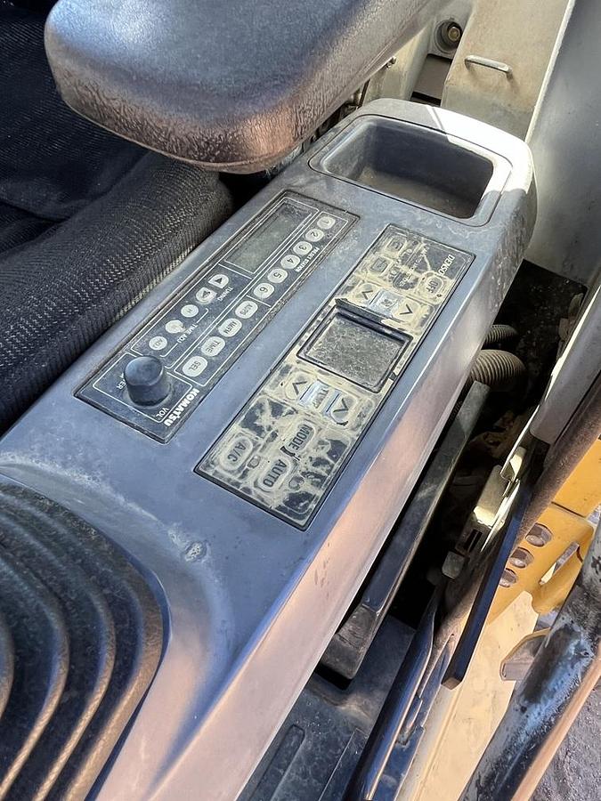 Used 2005 KOMATSU PC 200 LC-7L