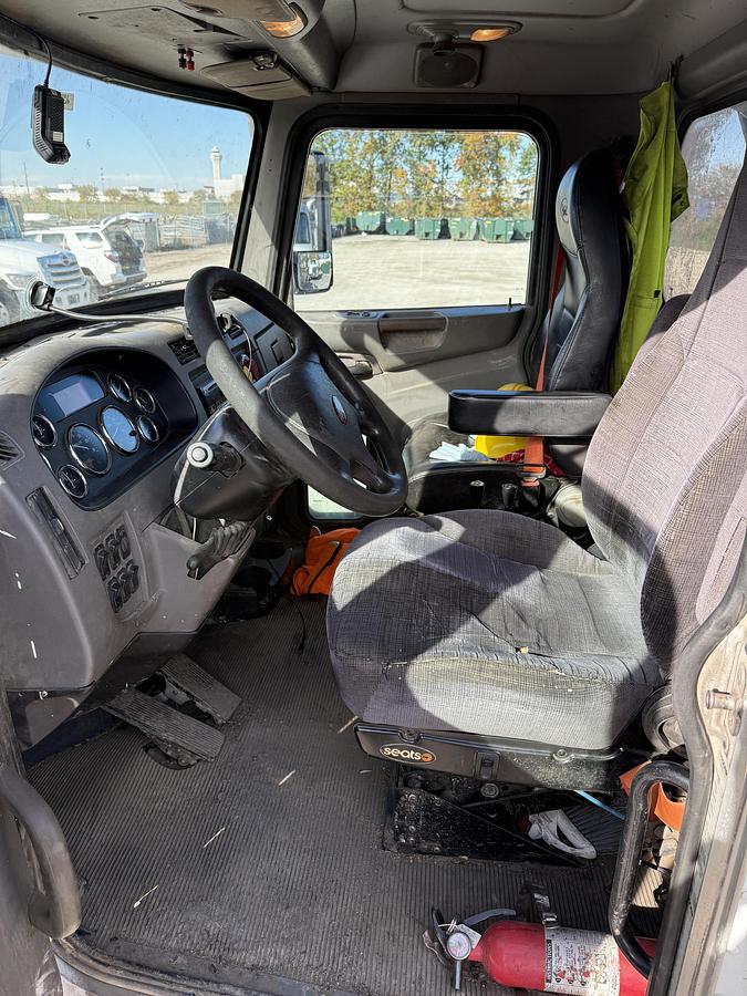 Used 2016 PETERBILT 348