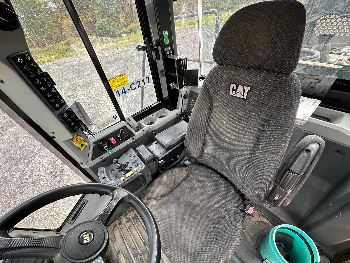 Used 2013 CATERPILLAR 962K