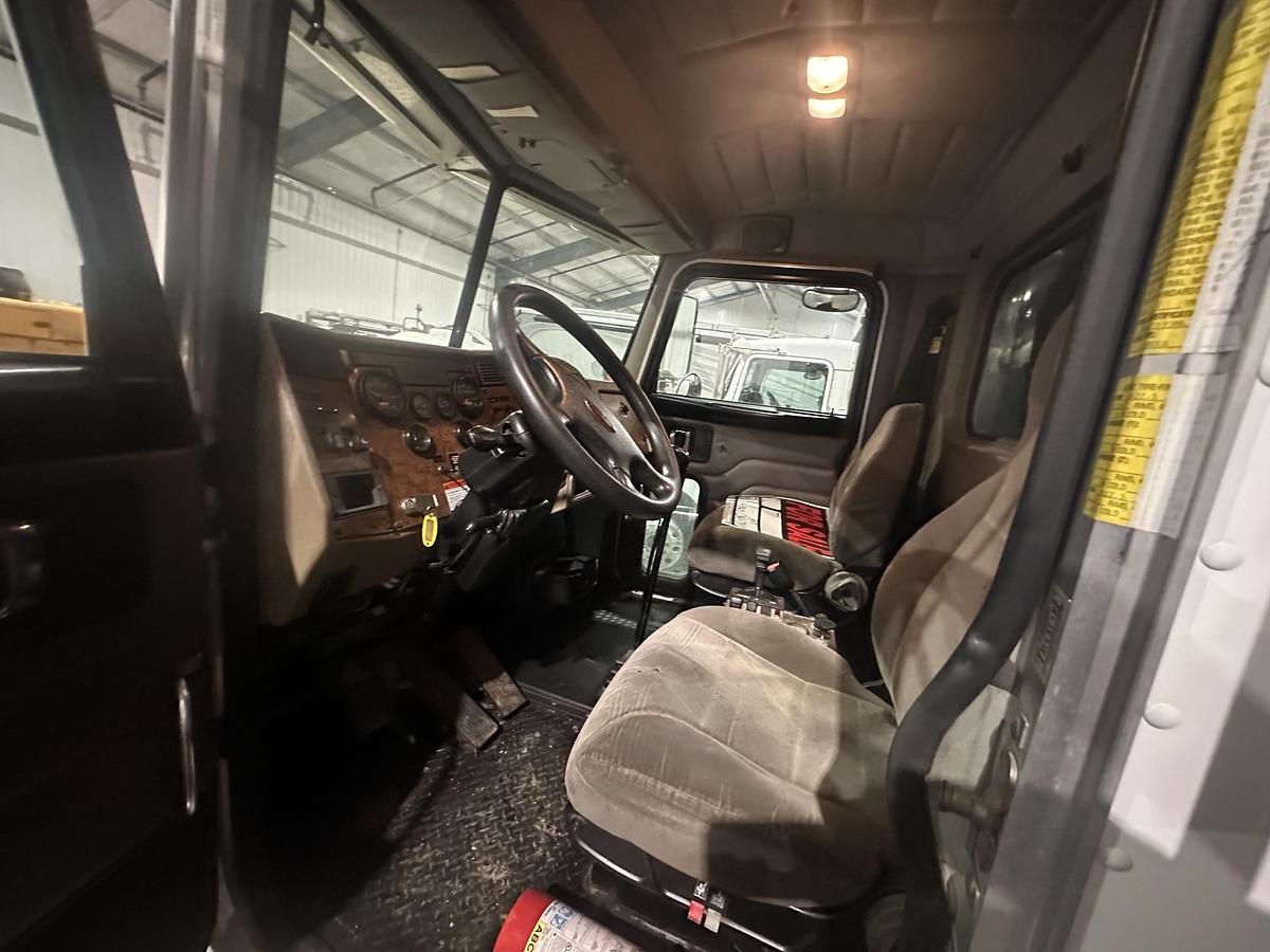 Used 2005 PETERBILT 335