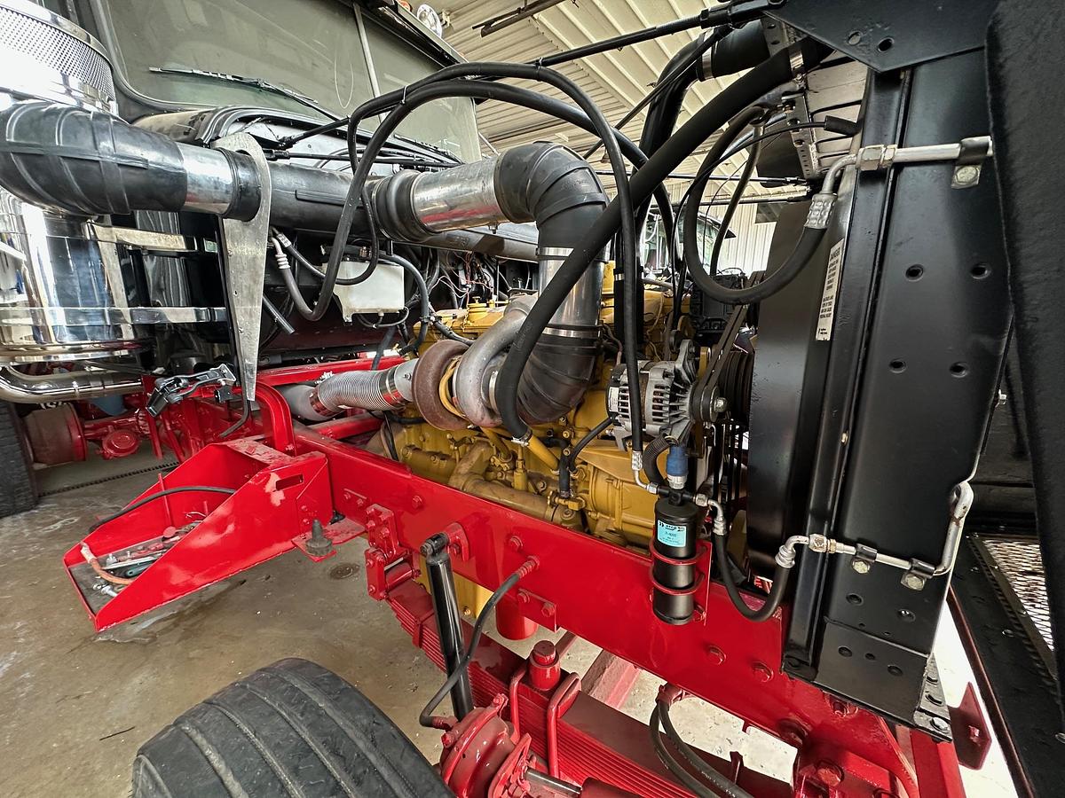 Used 1997 AUTOCAR DK6 Tilt Nose