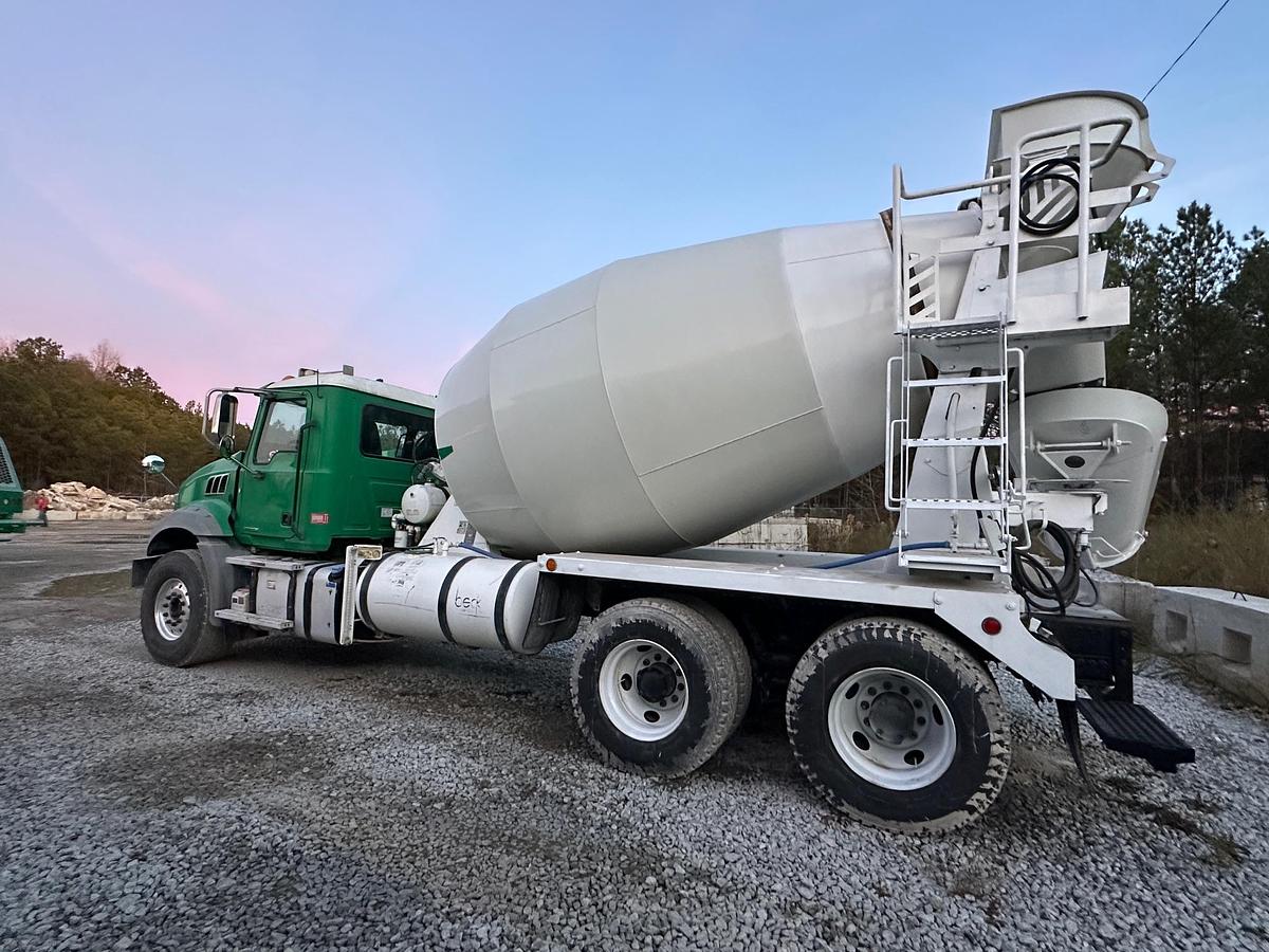 Used 2019 MACK GR64B Rear Mixer