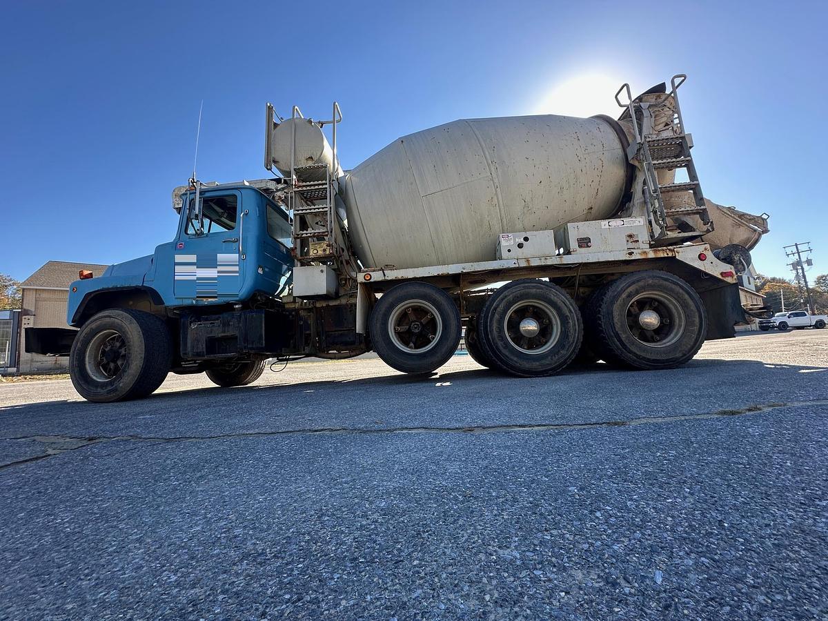 Used 2003 MACK DM690S