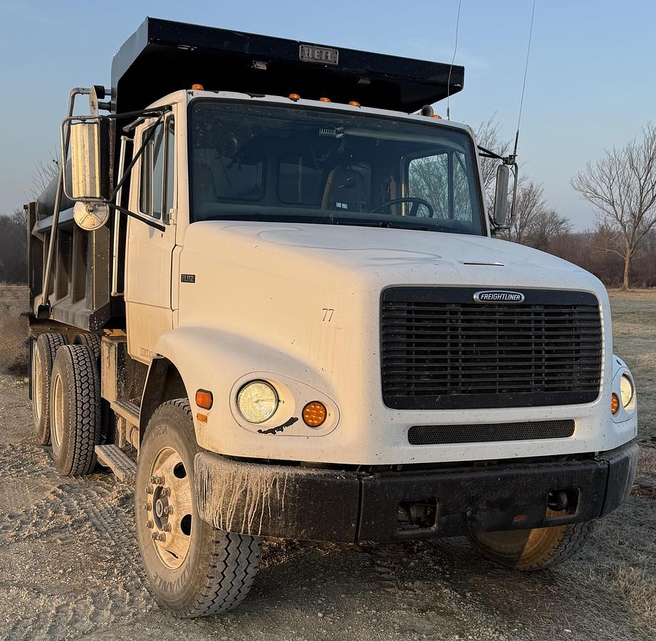 Used 2004 FREIGHTLINER FL112