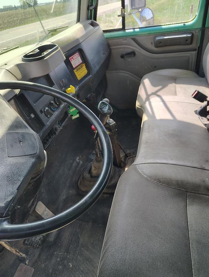 Used 2000 INTERNATIONAL 4700 DT466E