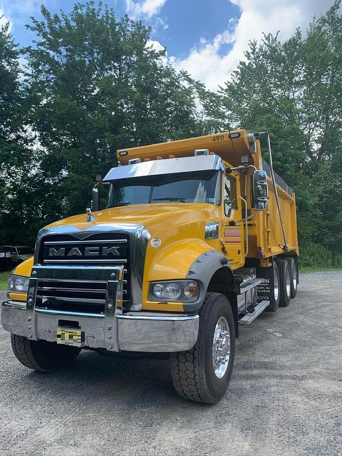 Used 2021 MACK Granite
