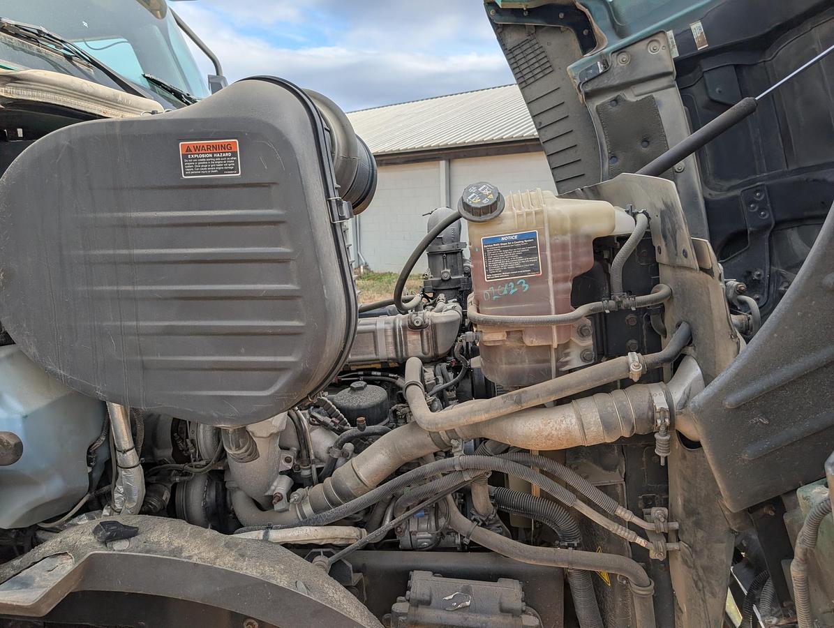 Used 2016 CATERPILLAR CT660S