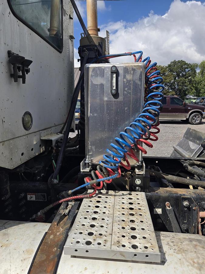 Used 2009 FREIGHTLINER Columbia