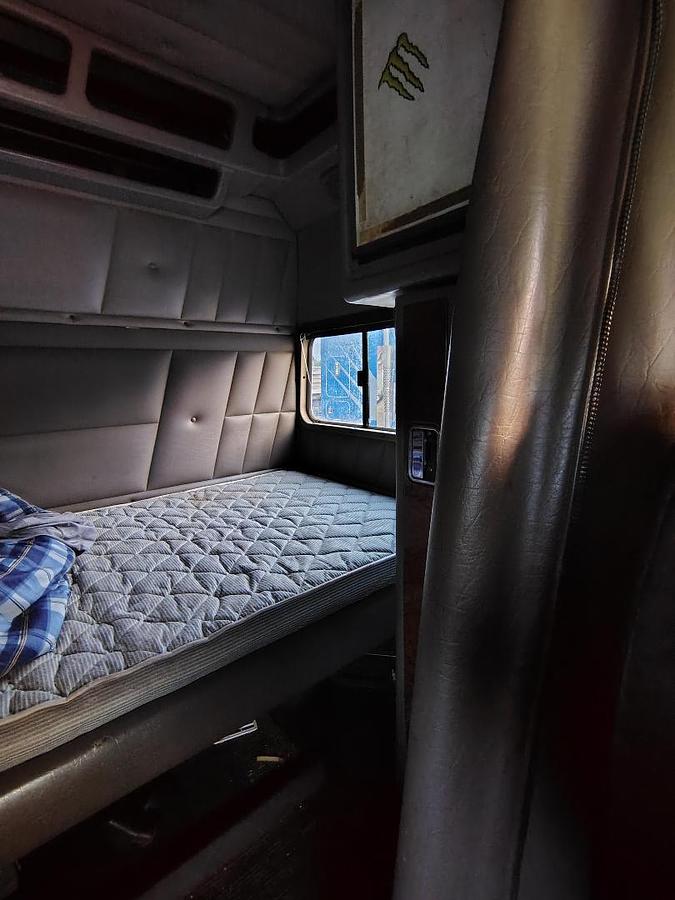 Used 2005 PETERBILT 379