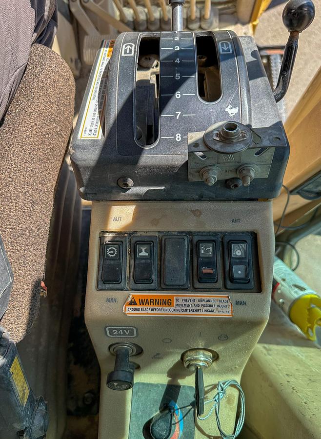 Used 2000 CATERPILLAR 143H