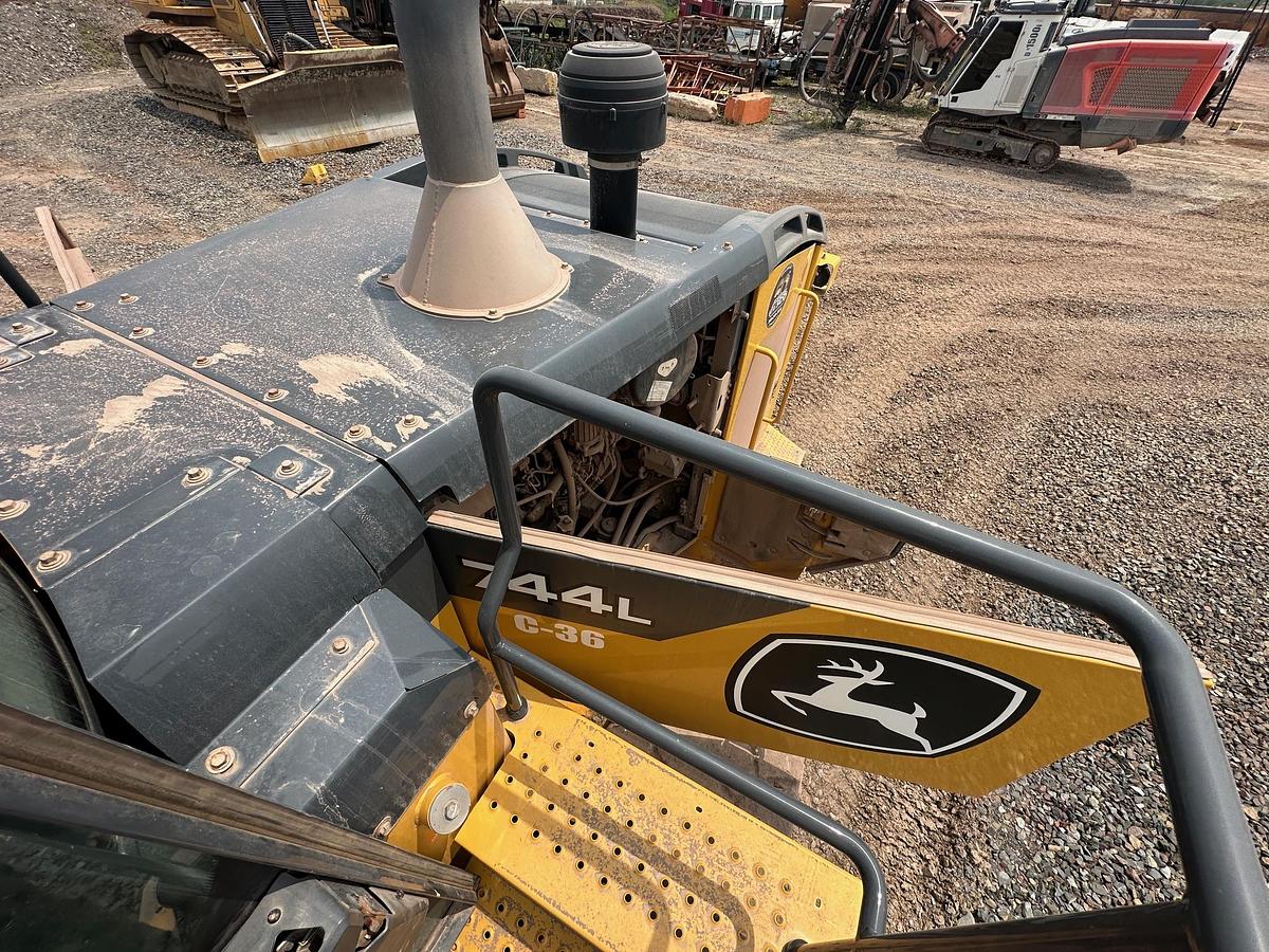 Used 2020 DEERE 744L