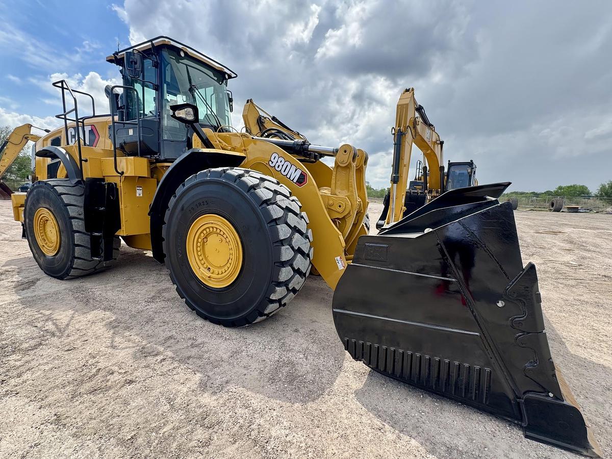 Used 2018 CATERPILLAR 980M
