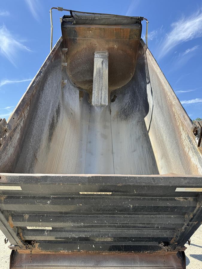 Used 2016 VOLVO VHDNC64RN