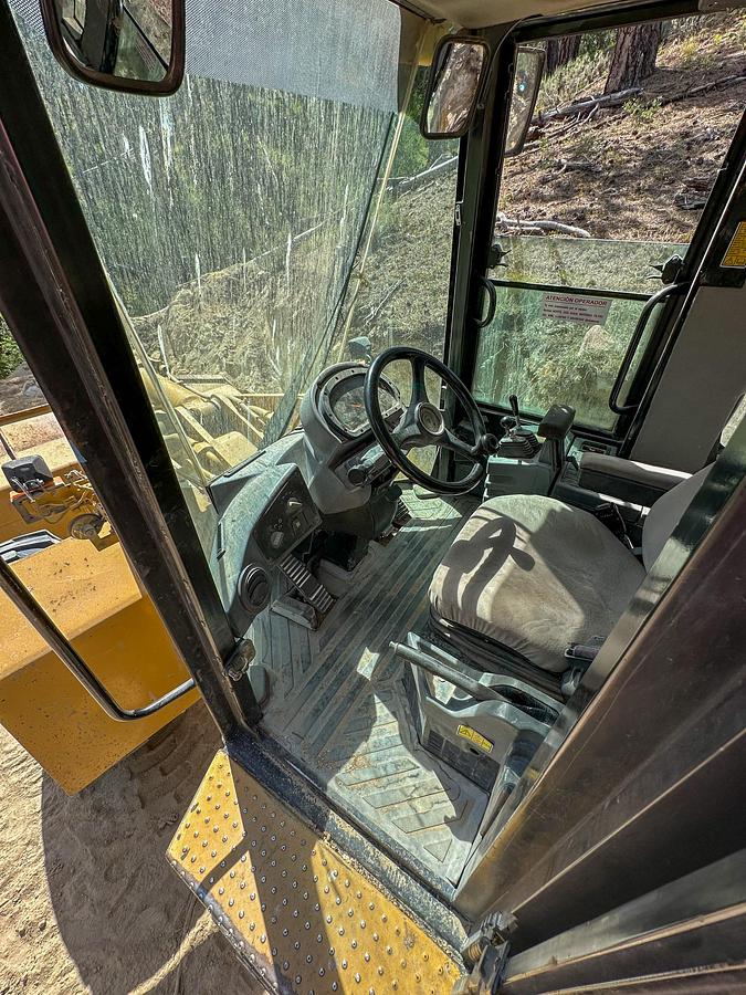Used 2006 CATERPILLAR 938G II