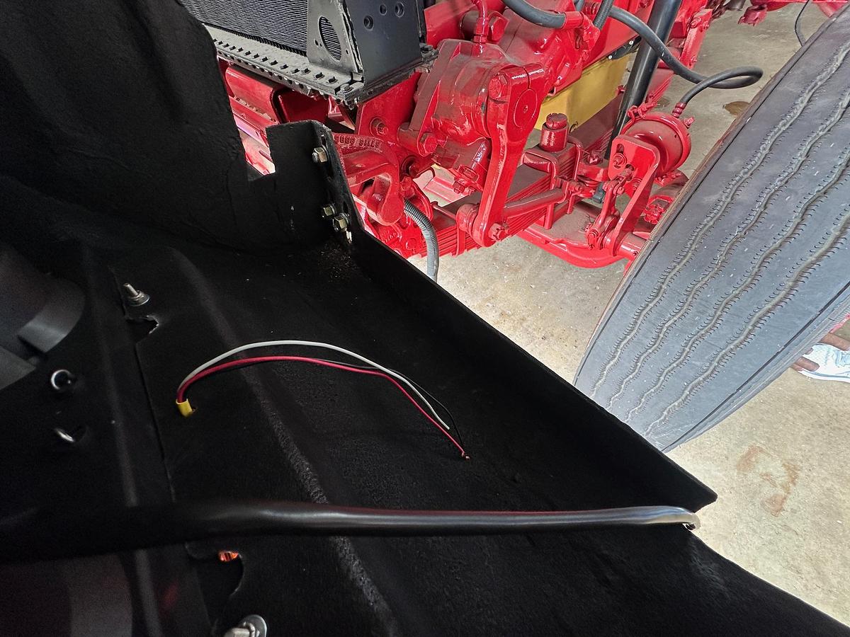 Used 1997 AUTOCAR DK6 Tilt Nose