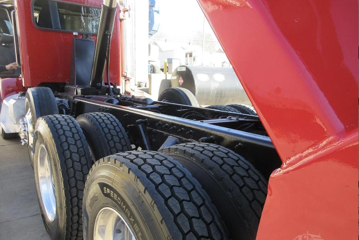 Used 2011 PETERBILT 365