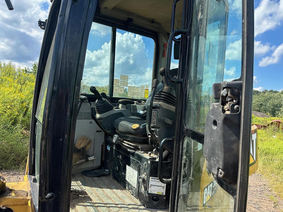 Used 2017 CATERPILLAR 305.5E2 CR