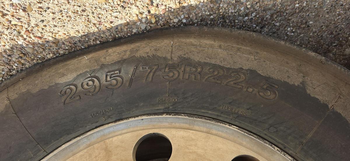 Used 2012 FREIGHTLINER Cascadia