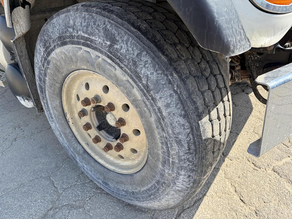 Used 2005 MACK CV713