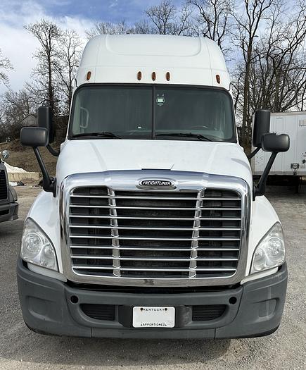 Used 2017 FREIGHTLINER Cascadia 125