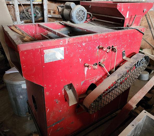 Used 1980 CLIPPER M2B Farm-Sized Seed & Grain Cleaner