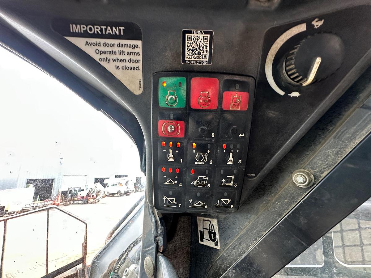 Used 2017 DEERE 332G