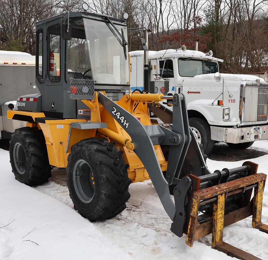 Used 2000 DEERE 244H