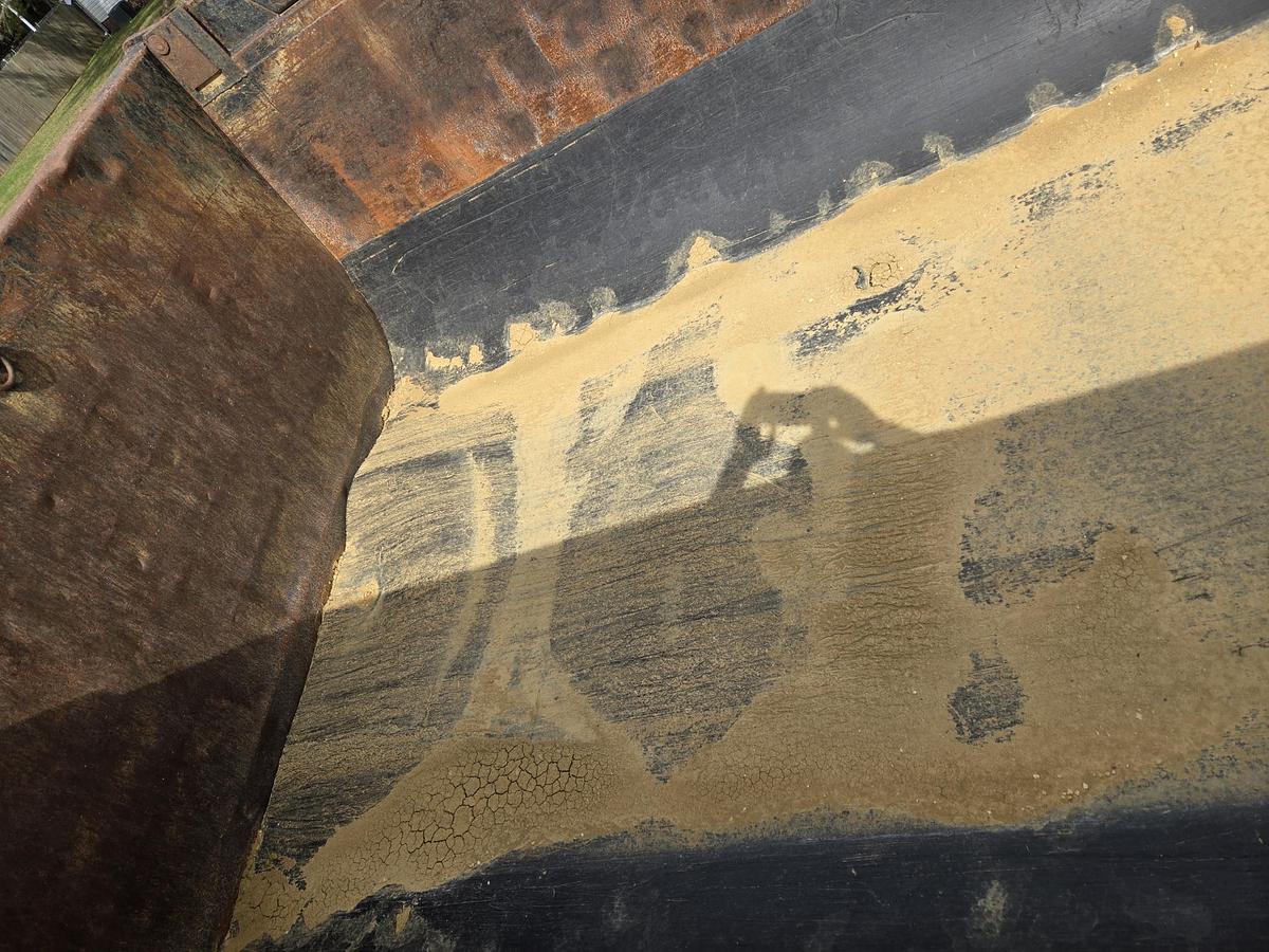 Used 2005 FREIGHTLINER FLD 120