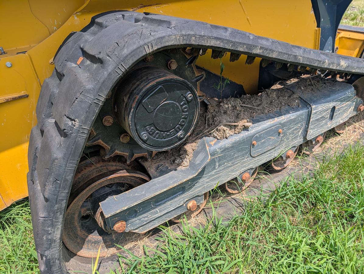 Used 2020 DEERE 325G