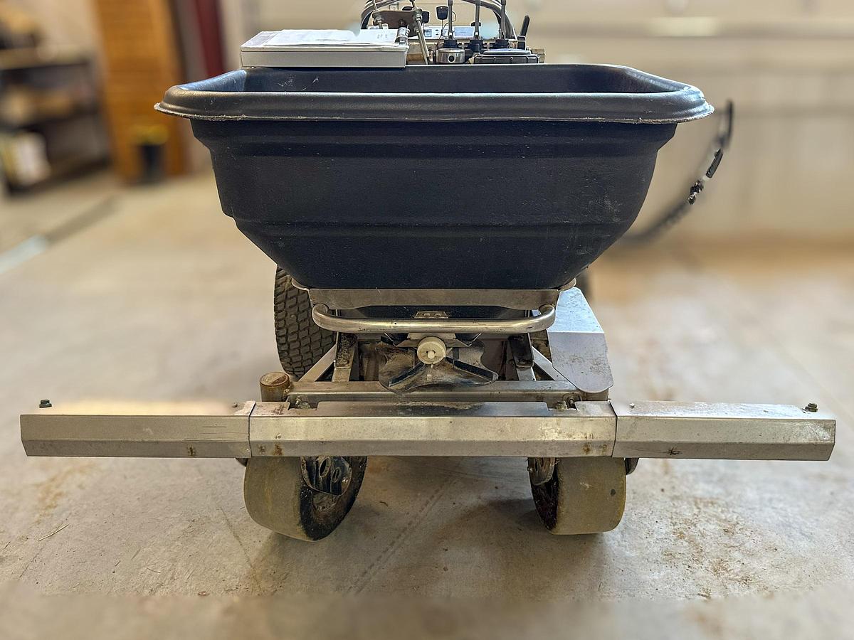 Used 2018 FERRIS MOWERS Spreader/Sprayer