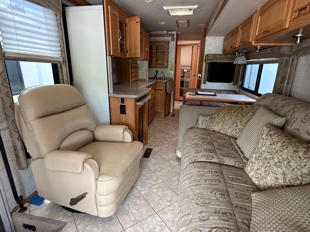 Used 2005 WINNEBAGO Suncruiser