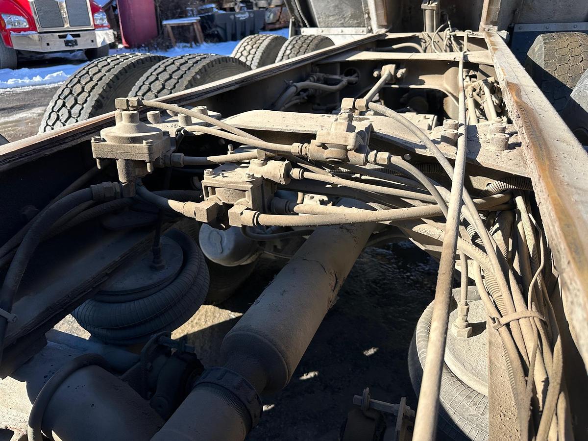 Used 2005 MACK CV713