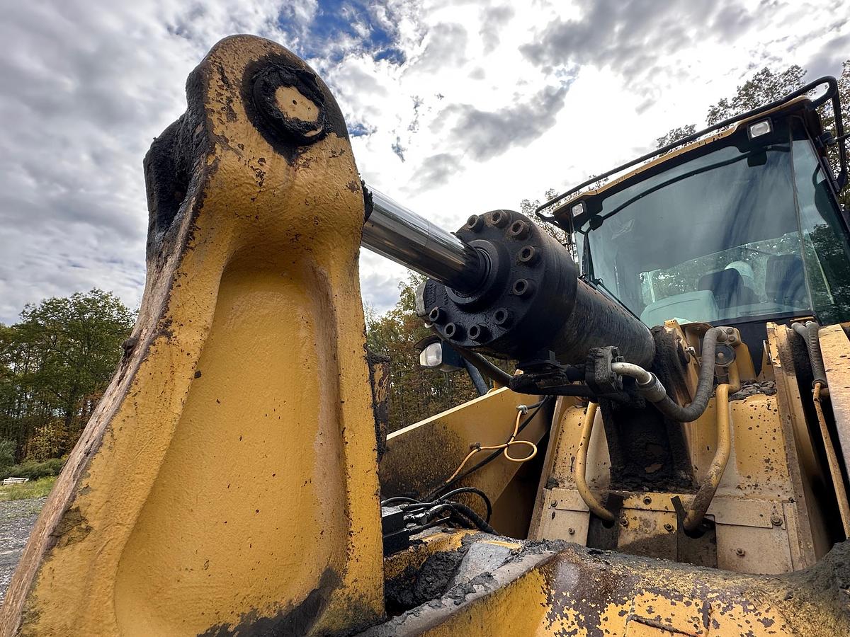 Used 2013 CATERPILLAR 972K