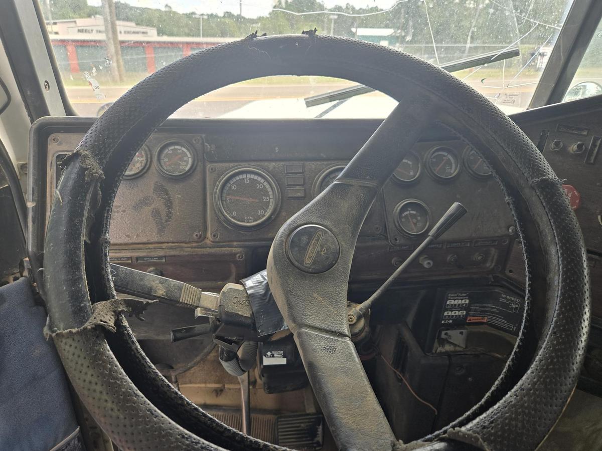 Used 2005 FREIGHTLINER FLD 120