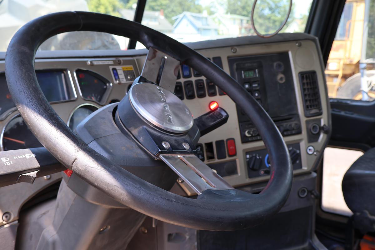 Used 2009 MACK Granite GU713