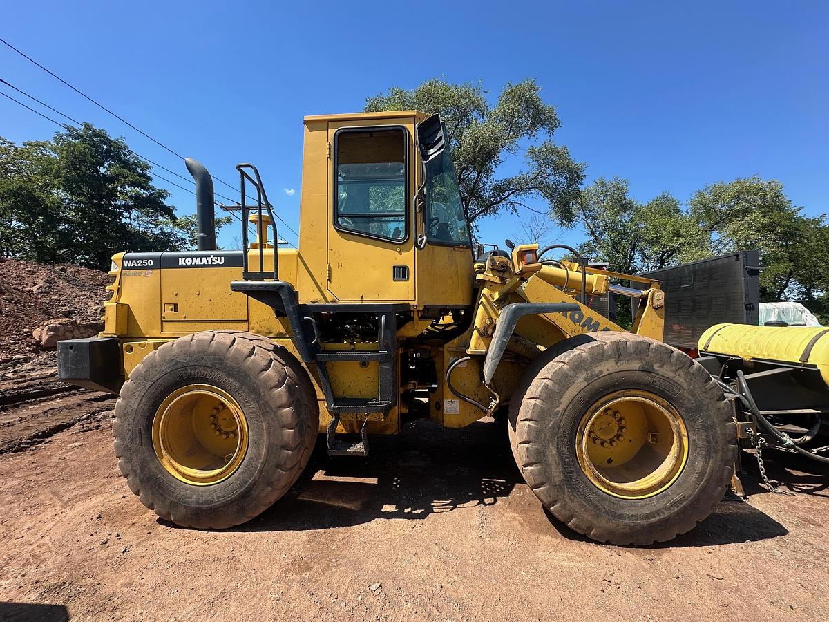 Used 2002 KOMATSU WA-250-3MC