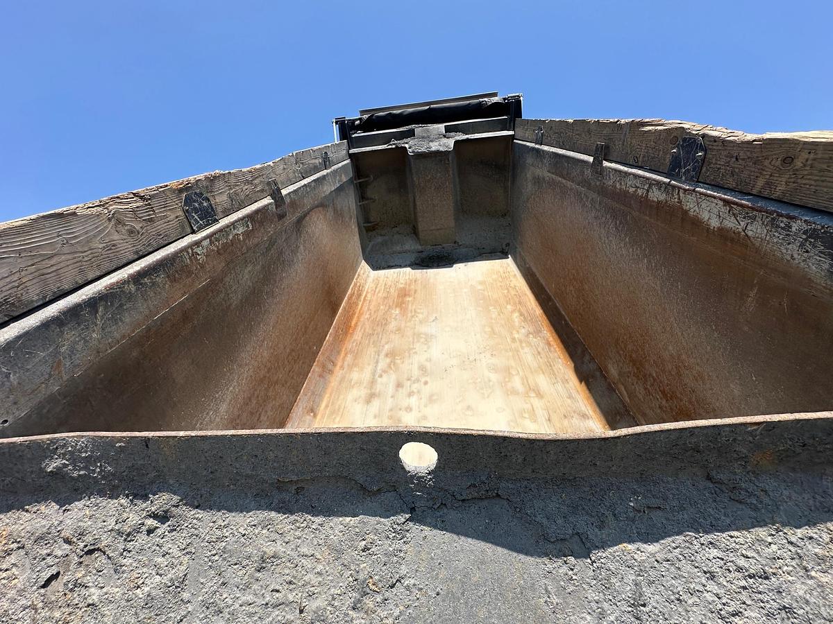 Used 2020 MACK Granite GR64F