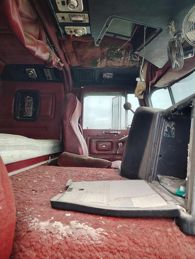 Used 1981 PETERBILT Cabover